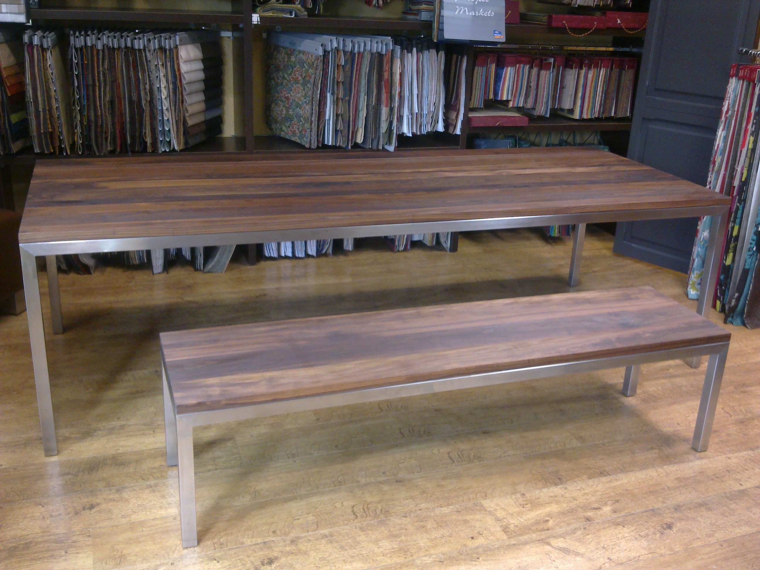 Tafel op maat in notenhout