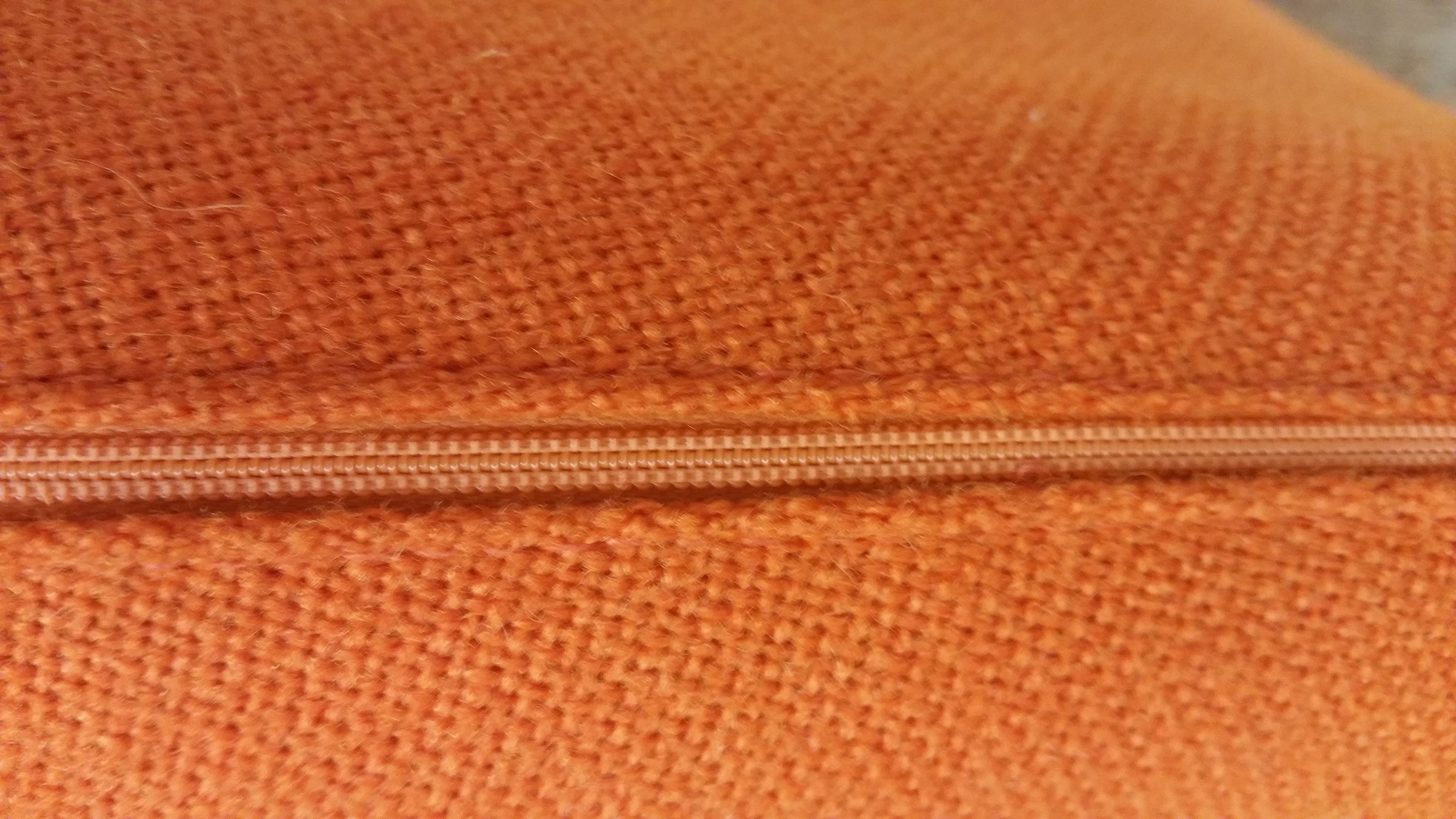 Herstofferen Artifort Tongue fauteuil