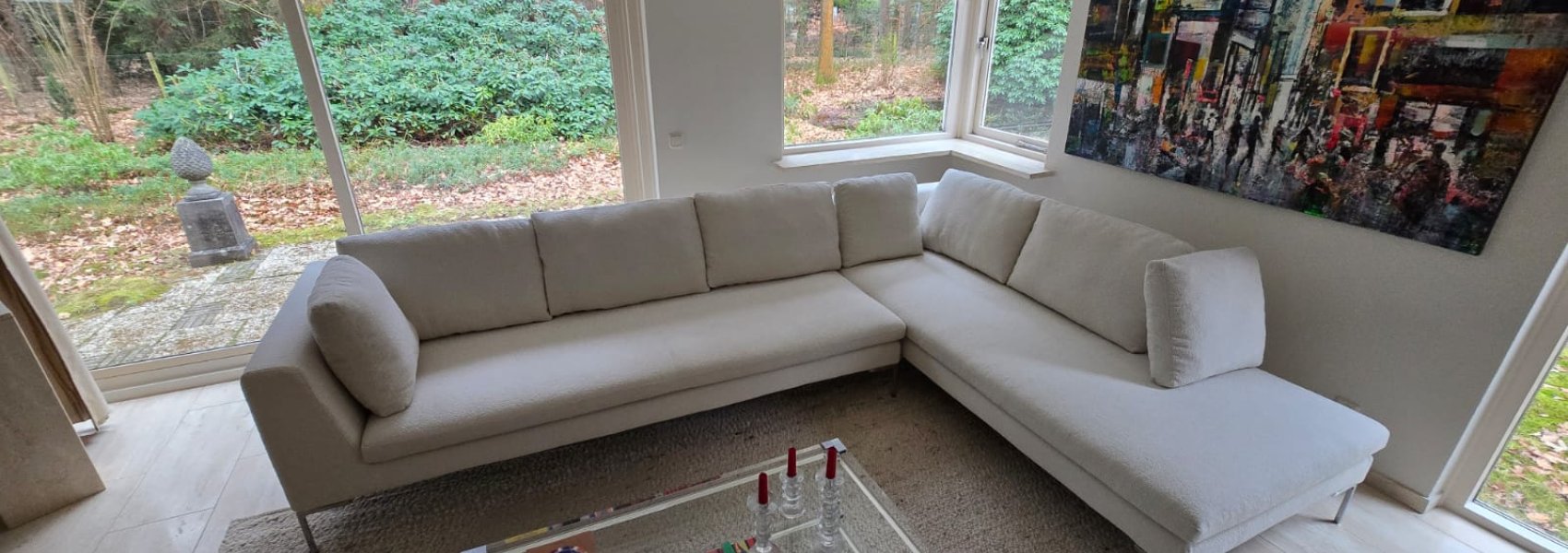 Bij Stick to Original stoffeeratelier, onderdeel van Doelbeek Interieur, hebben we een passie voor het behouden van designklassiekers. Onlangs kregen we een prachtig project op onze werktafel: een hoekbank van het prestigieuze merk B&B Italia. Het resultaat is een perfecte synergie tussen tijdloos Italiaans ontwerp en modern textielcomfort.