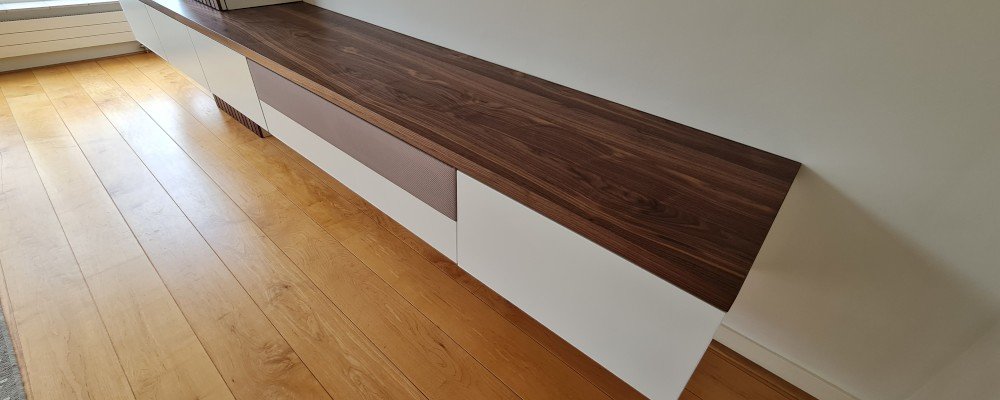 TV- wand meubel op maat gespoten ral 9016 + notenhout