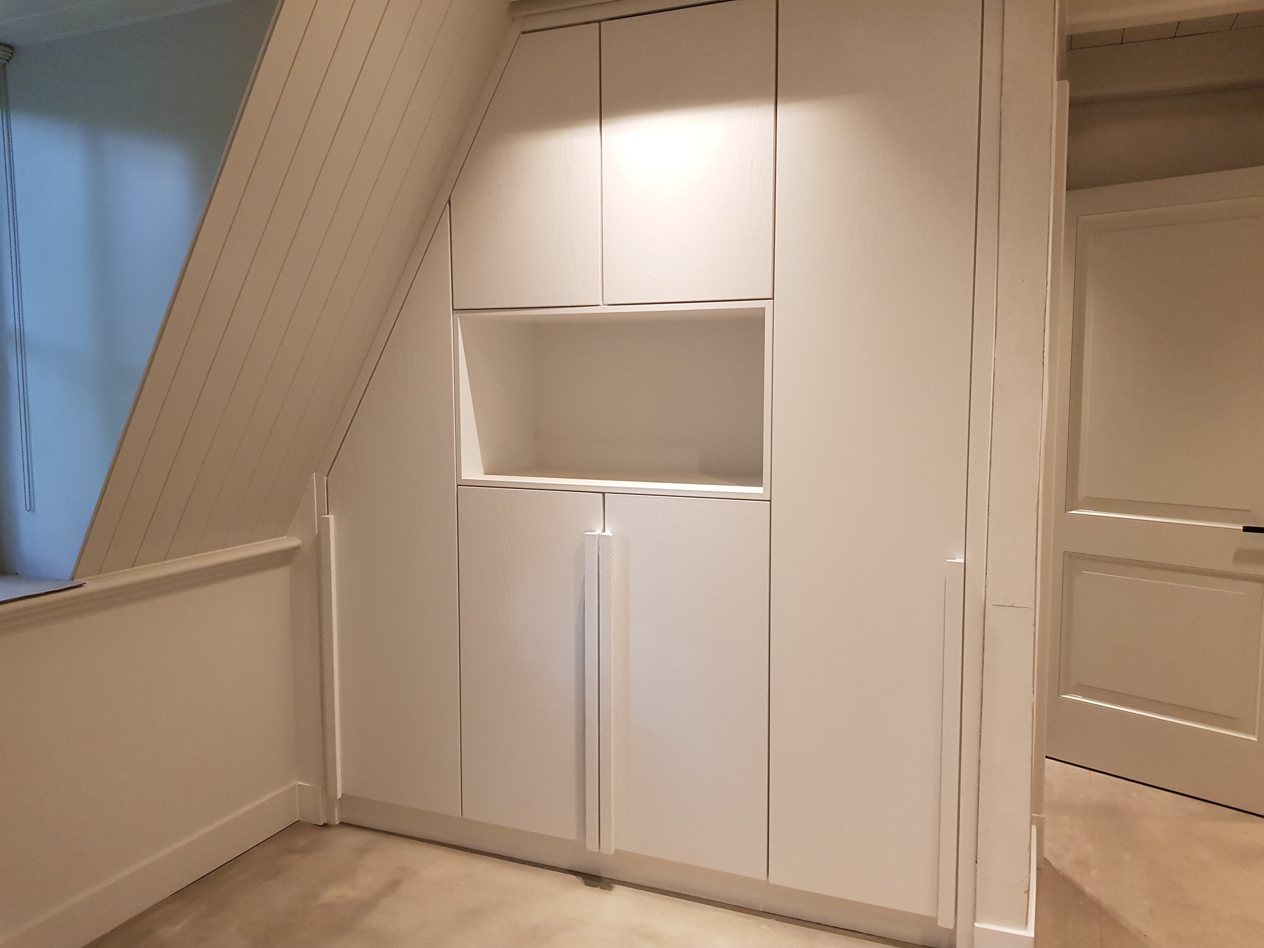 Kast op maat in geborsteld eiken