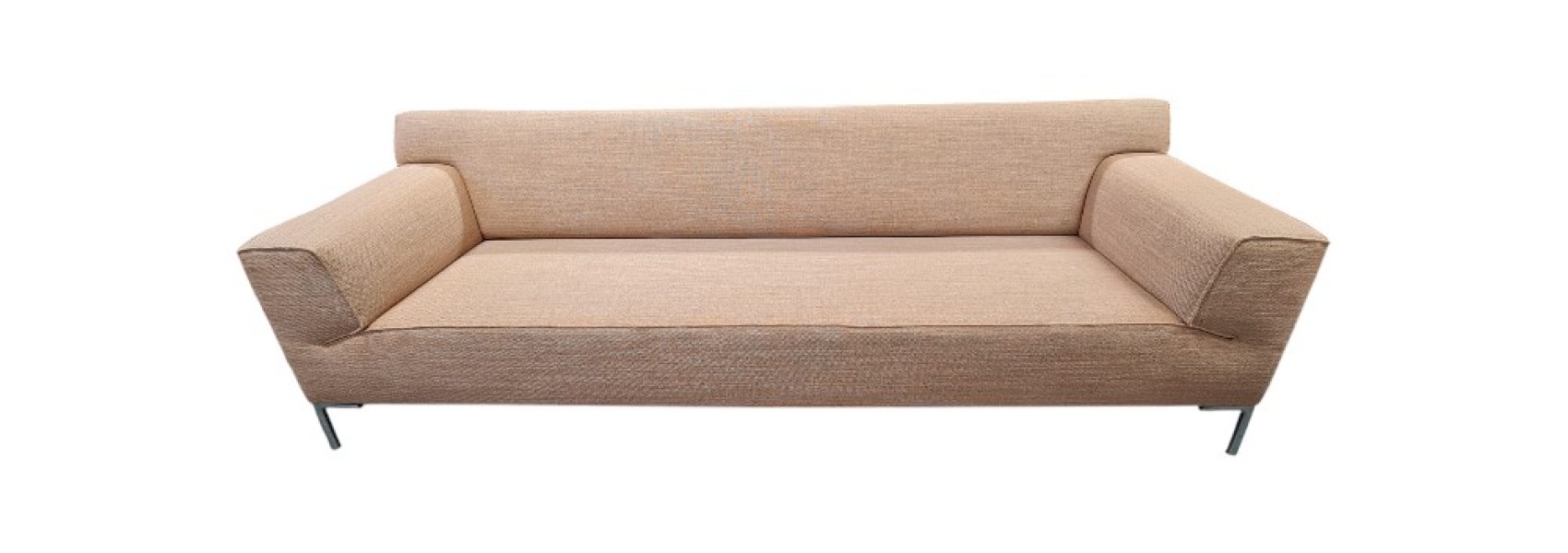 De Bloq, ontworpen door topdesigner Roderick Vos, is tijdloos. Het ontwerp uit 2005 is vandaag de dag nog net zo relevant als toen het voor het eerst in de showroom stond. Goed design raakt nooit uit de mode. Door de bank te herstofferen bij Atelier Stick to Original, behoud je die unieke esthetiek, maar dan in een jasje dat weer helemaal van nu is.